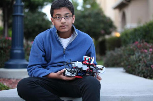 Cậu bé 12 tuổi phát minh máy in từ Lego