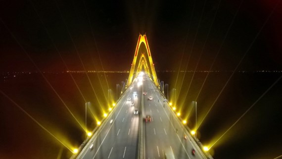 Hệ thồng LED chiếu sáng thông minh trên cầu Nhật Tân