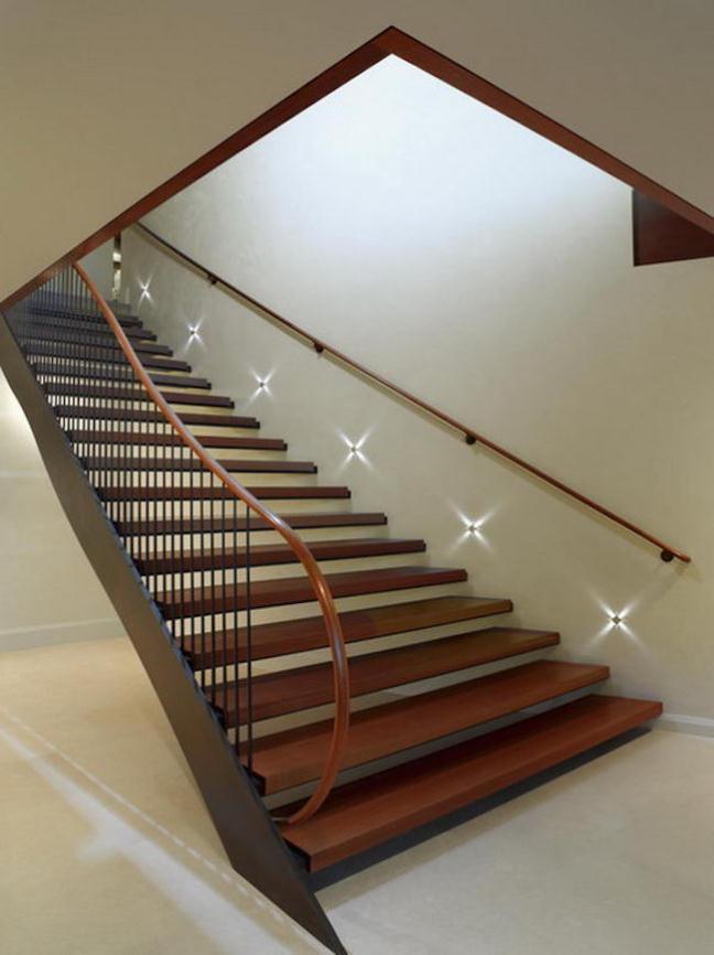Trang trí đèn LED lên cầu thang và bạn không còn nhận ra chúng nữa